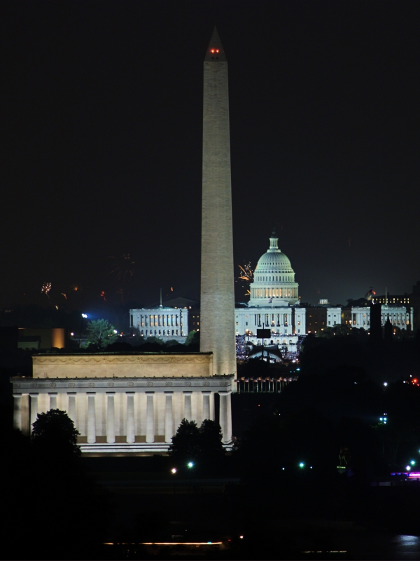 an image of washington DC at night